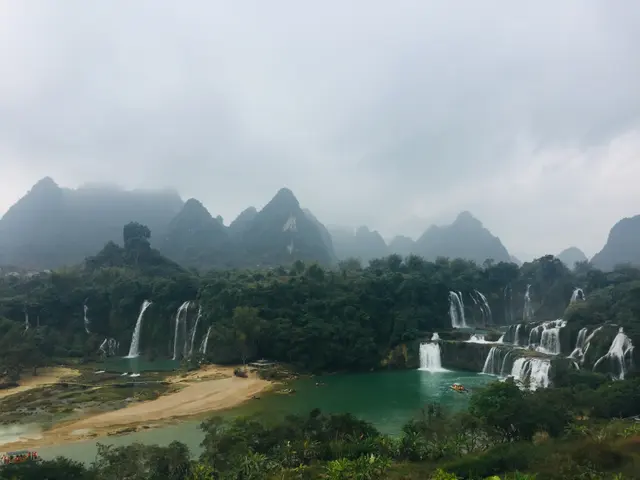 德天瀑布远景