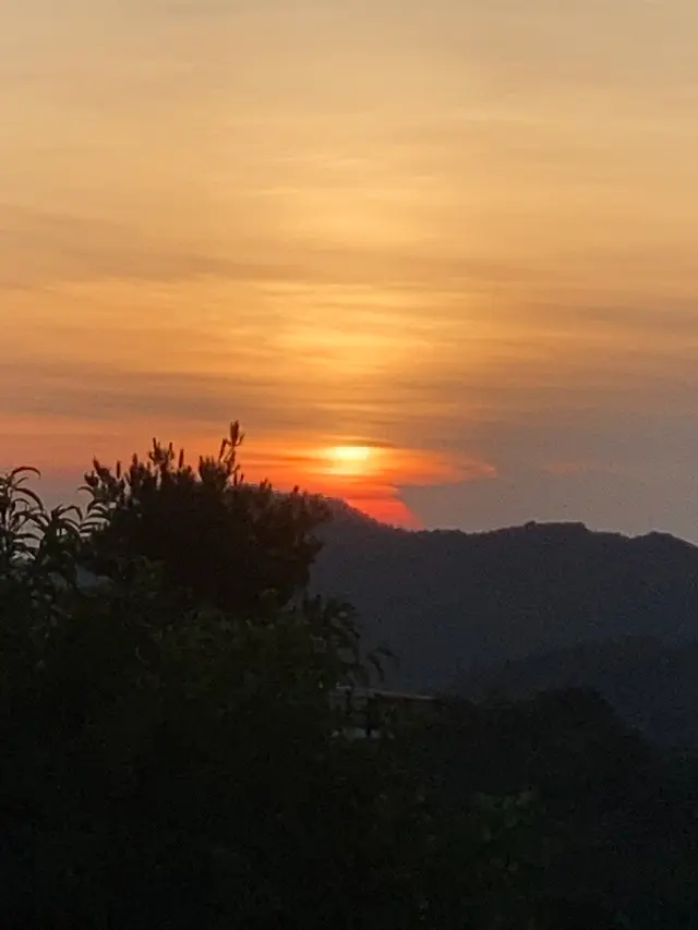 粤东北山间落日
