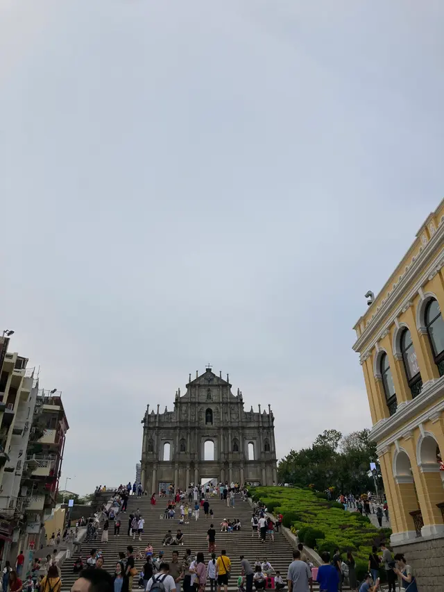 阴天的大三巴