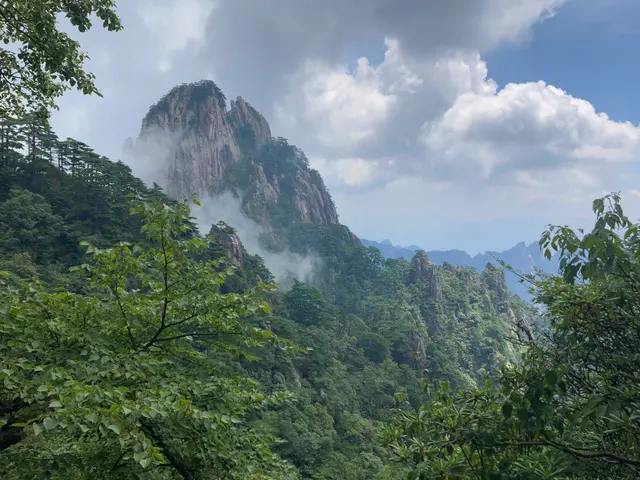 黄山云雾奇峰