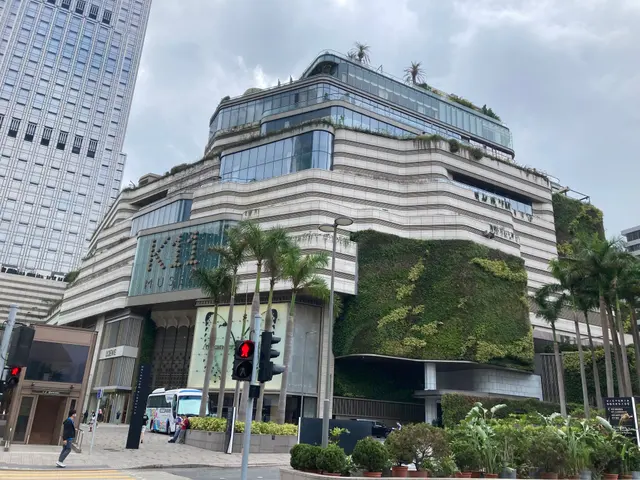 尖沙咀街角绿墙
