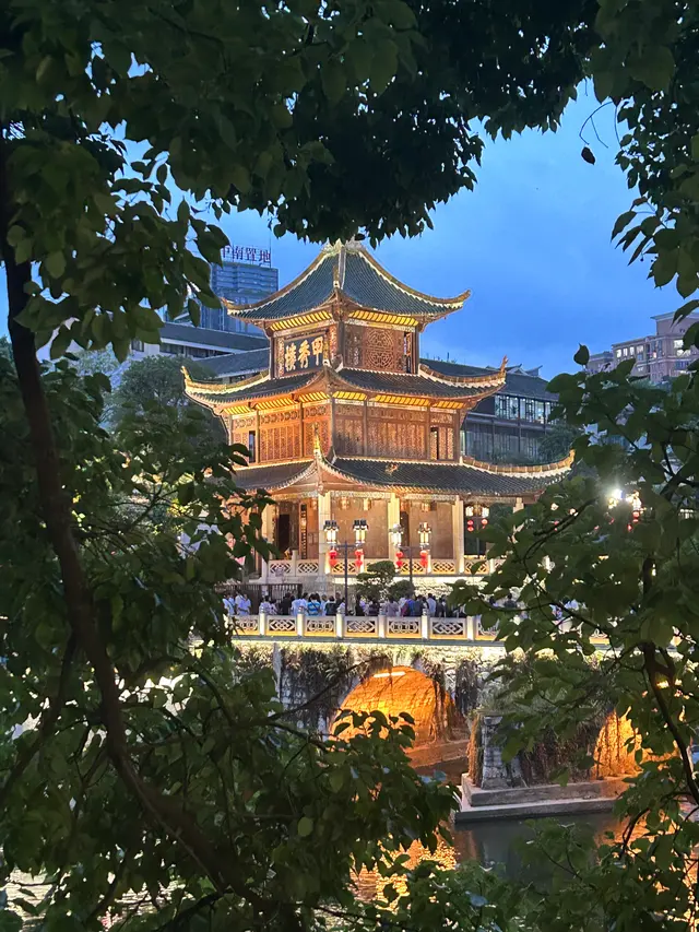 贵阳甲秀楼暮色