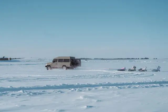 雪地上的拖行