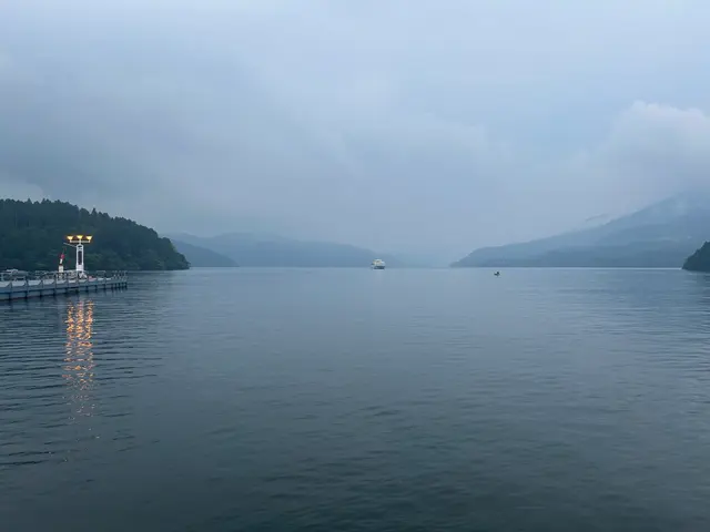 芦之湖阴天码头