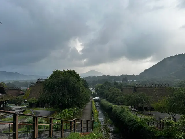 富士山脚雨云