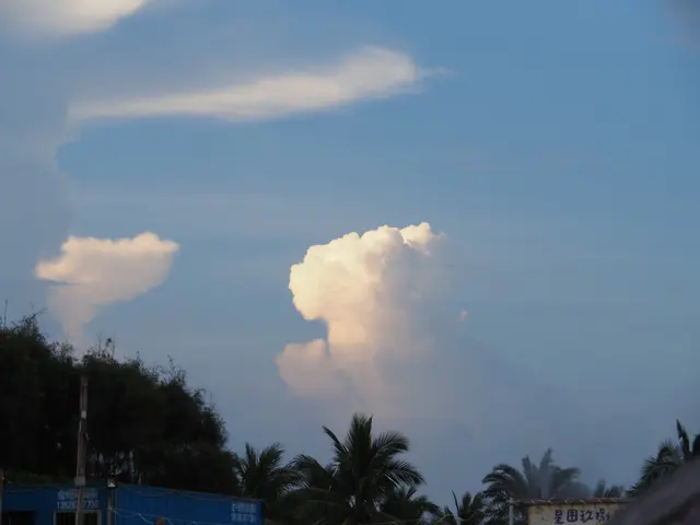 海边云塔