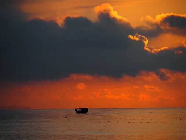 海陵岛橙色海面