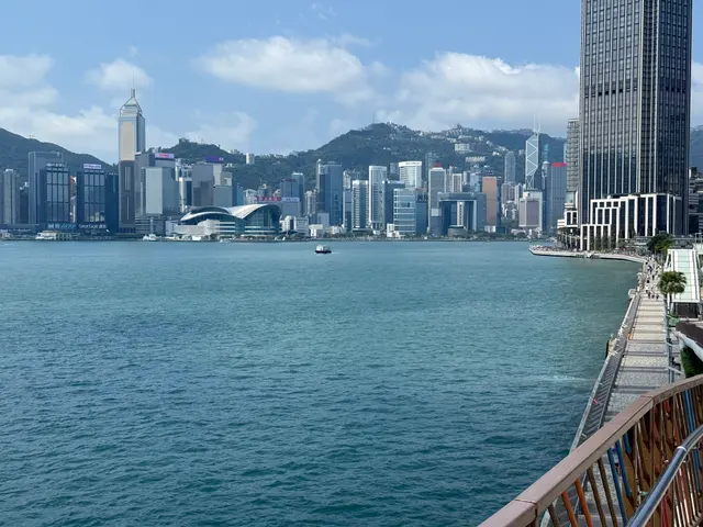 维港晴日水面