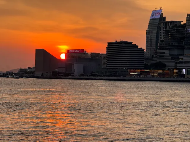 维港橙色落日