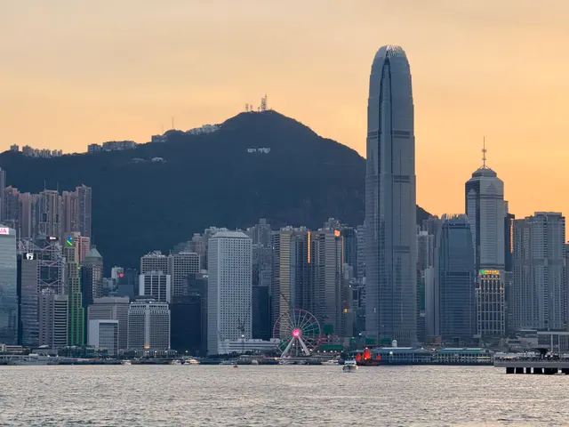 维港暮色山影
