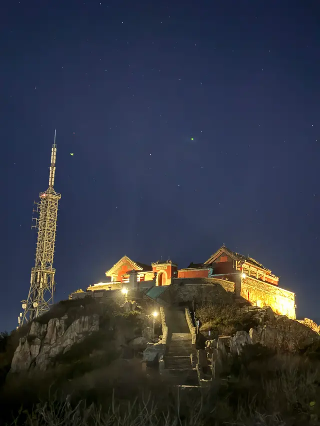 泰山楼阁与铁塔