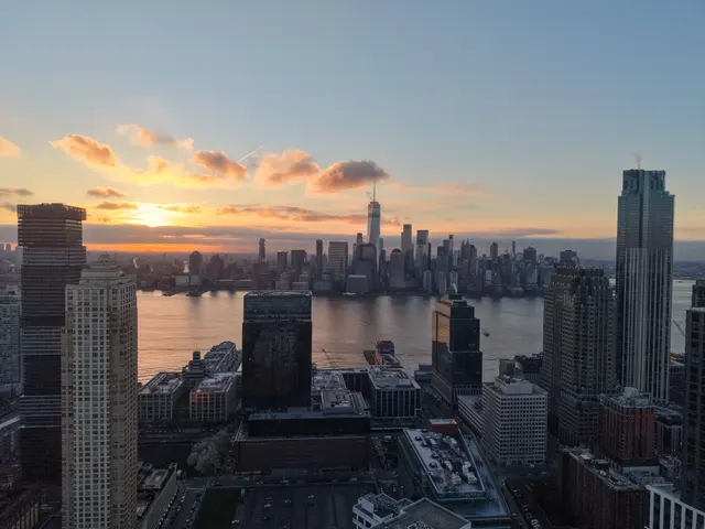 哈德逊河畔晨光