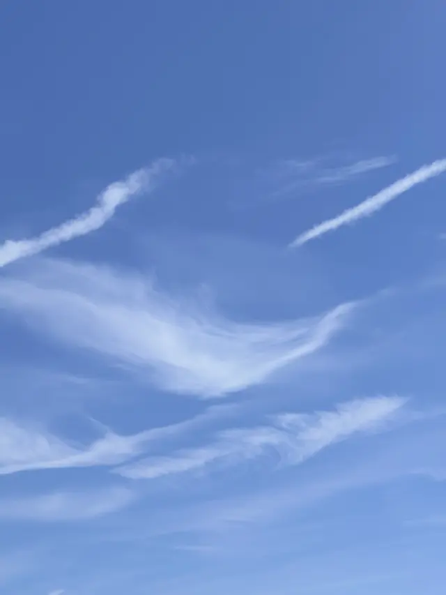 蓝天里的流云