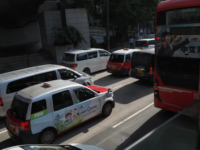 中环街上的车阵