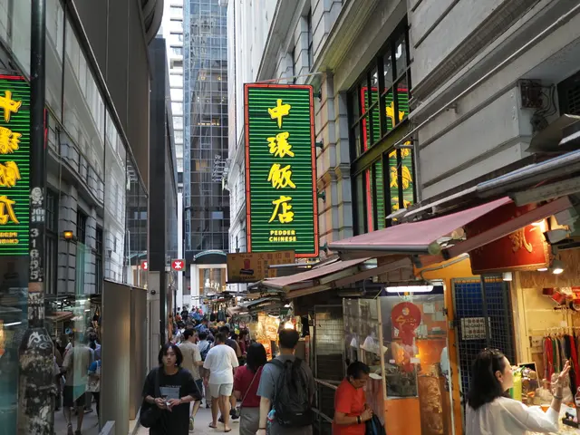中环巷里的旧式霓虹