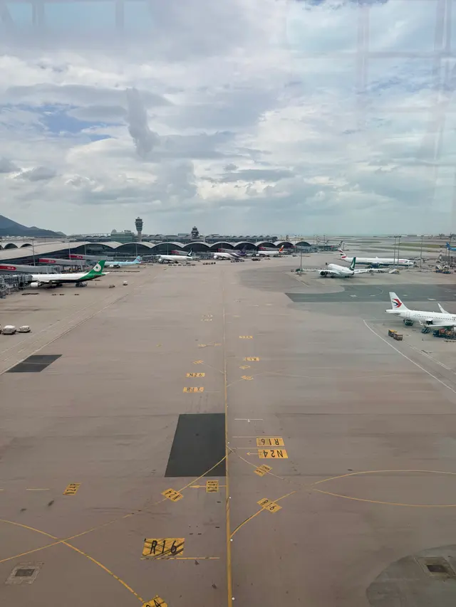 启程前的香港机场